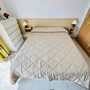 Ocean Front Cozy 2 Bedroom, 3 Beds Spacious- Netflix, Pool, Lift & Fast Wifi , Playa del Inglés España